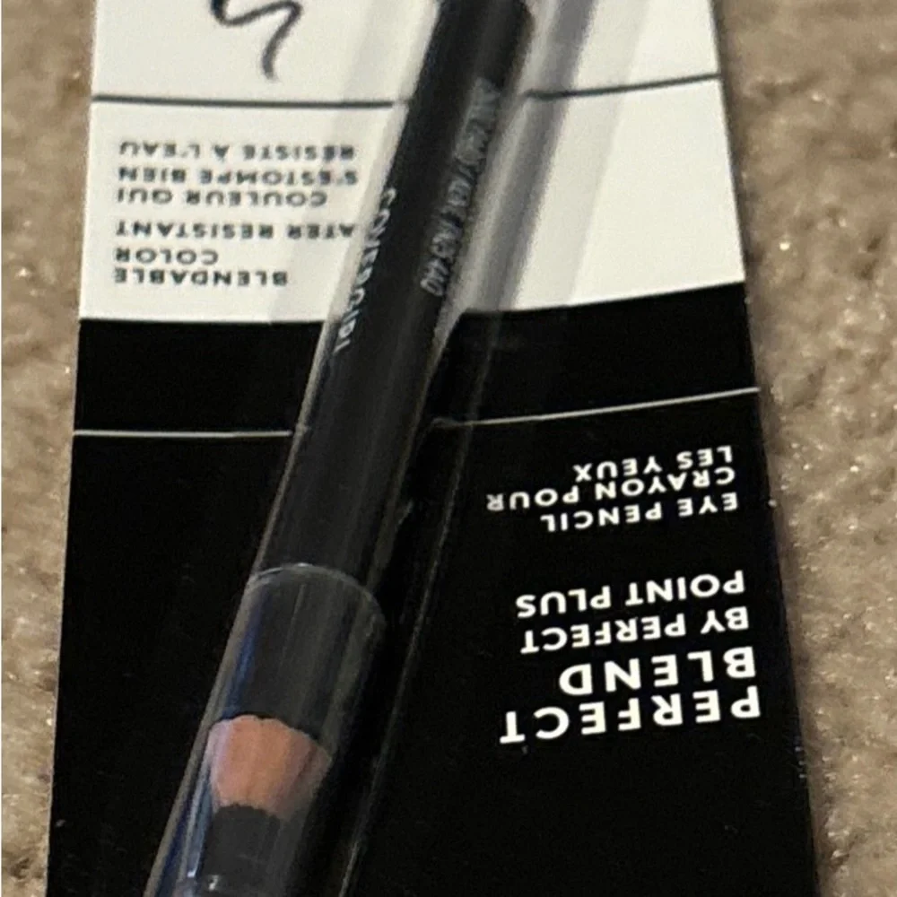 COVERGIRL Perfect Blend By Perfect Point Plus Eye Pencil #100 Basic Black new